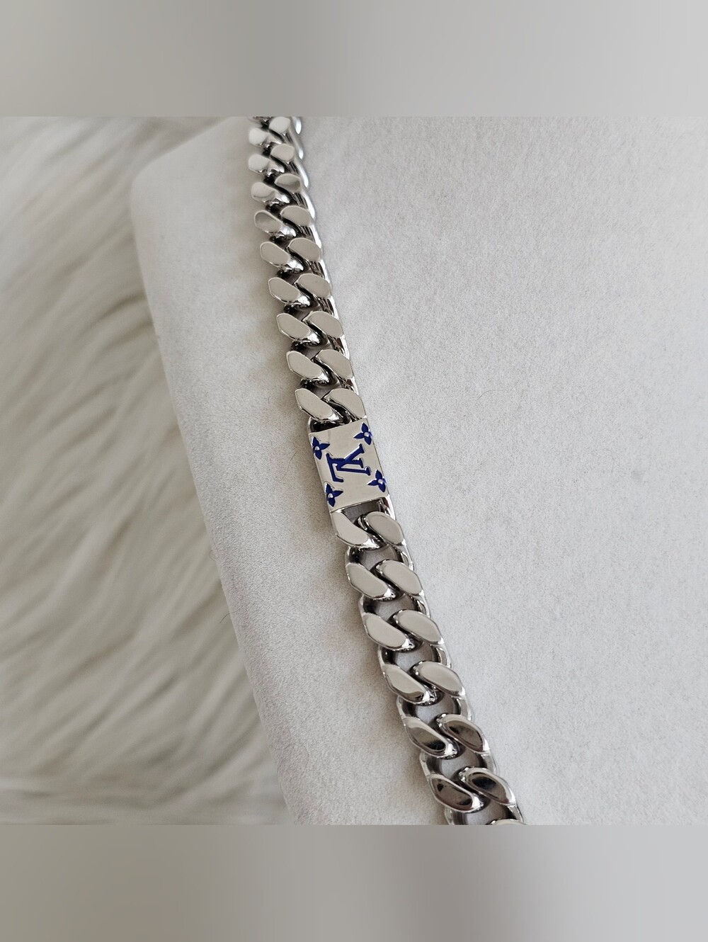 ๐จ LV Multicolor Chain ๐จ - Picture 4 of 9